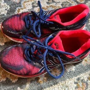 ASICS size 8 tennis shoes guidance line